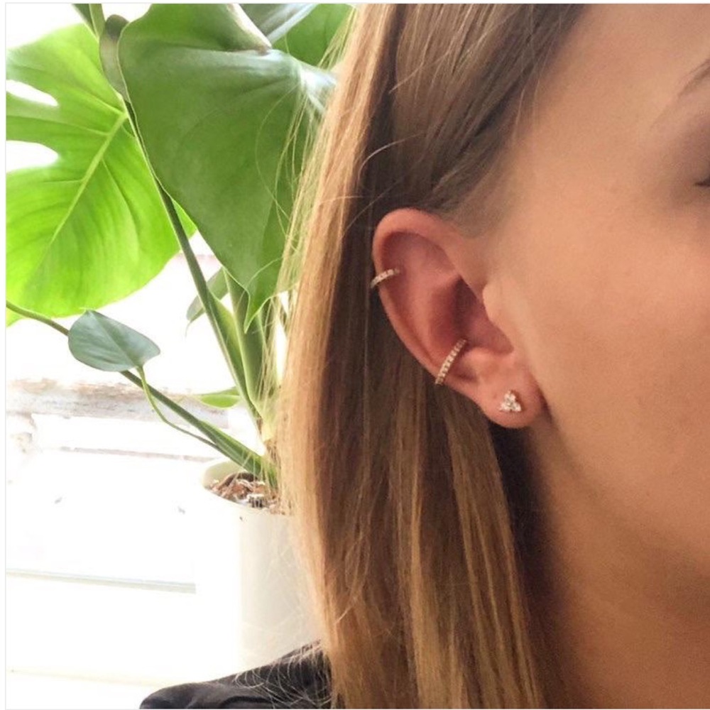 Last 1! 14k Gold Cubic Zirconia Huggie Hoops - Picture 8 of 9